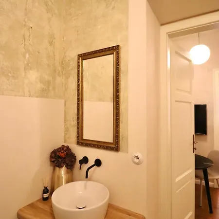 Apartment 1901 Apotheker *